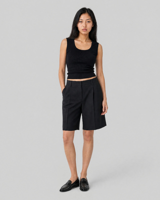 Black sleeveless top made of a cotton blend