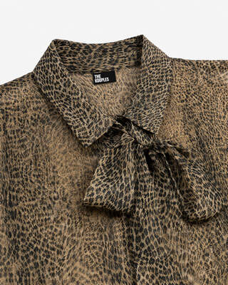 Shirt with a leopard-print cravat