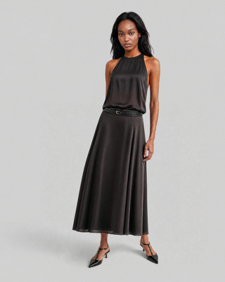 Robe longue dos crois&eacute; en satin marron
