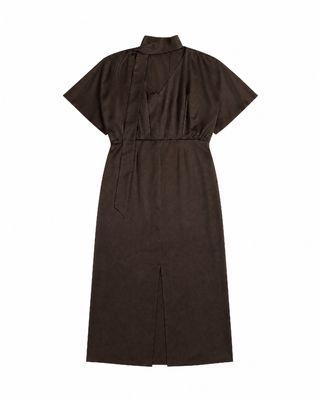 Robe longue col lavalli&egrave;re en satin marron