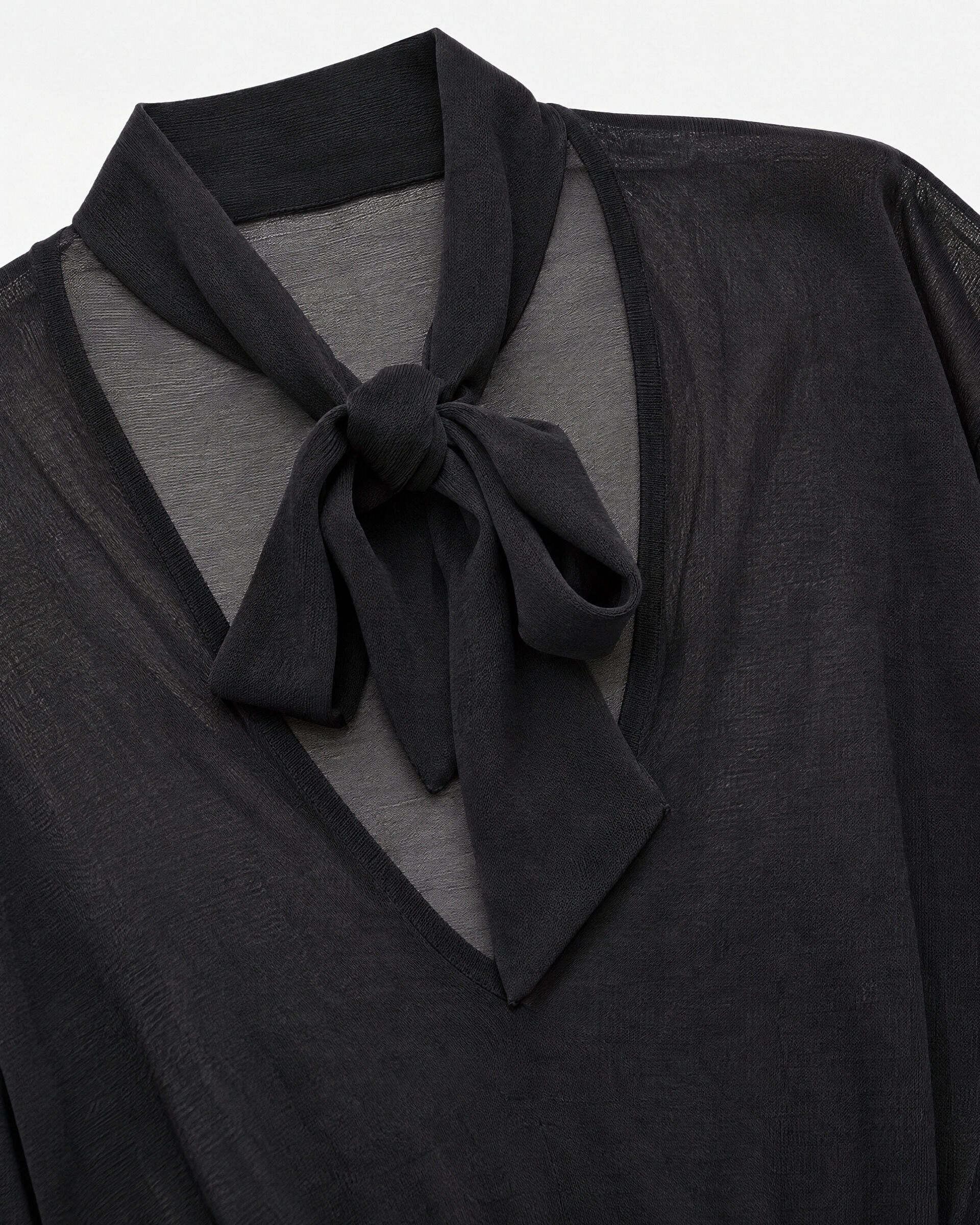 Pull avec lavallière noir