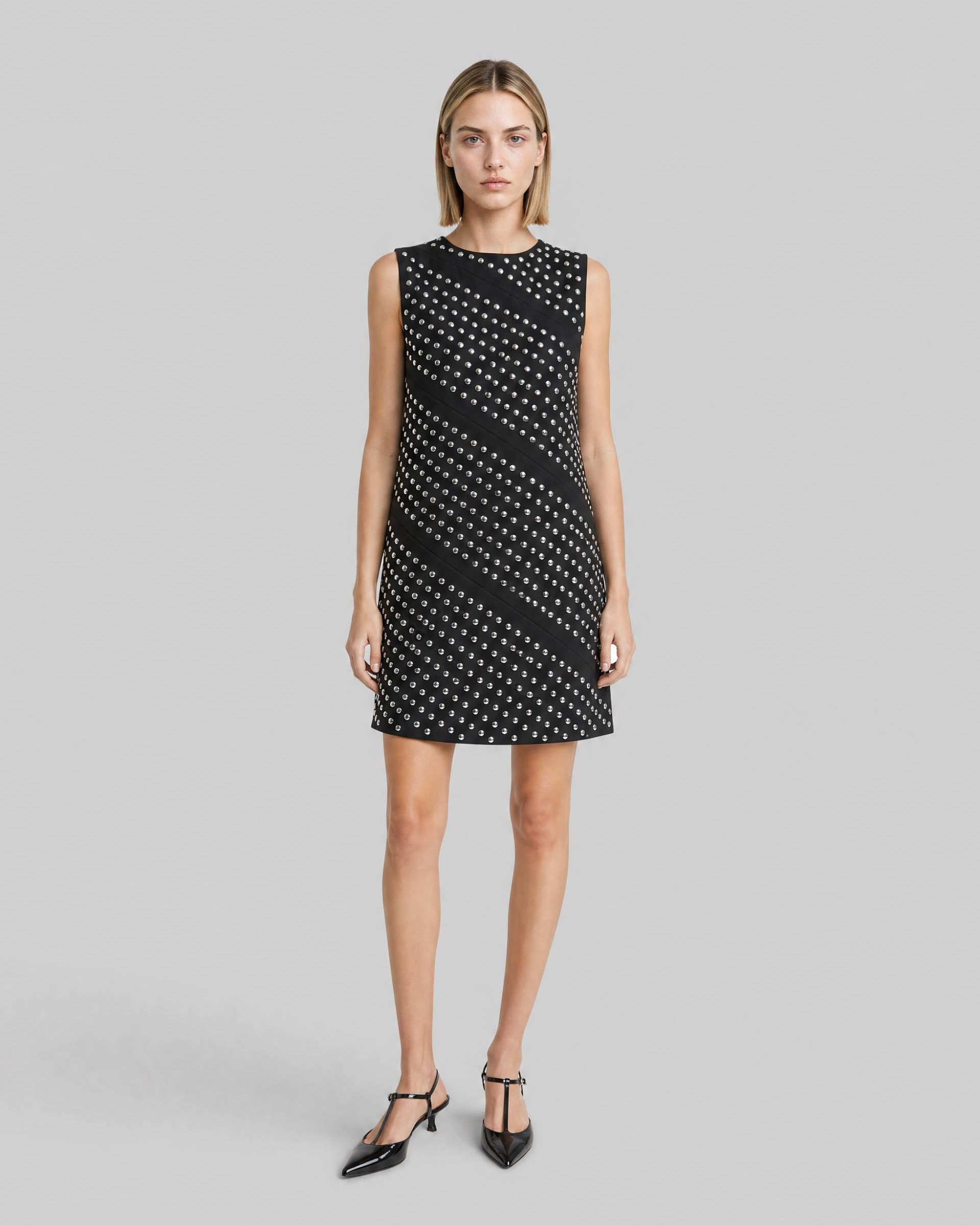Robe courte cloutée noire