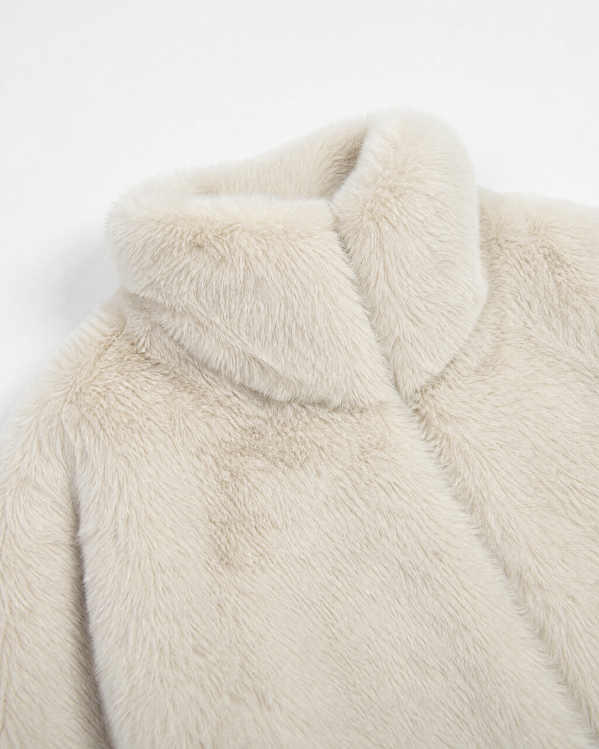 Manteau en fausse fourrure col montant ecru