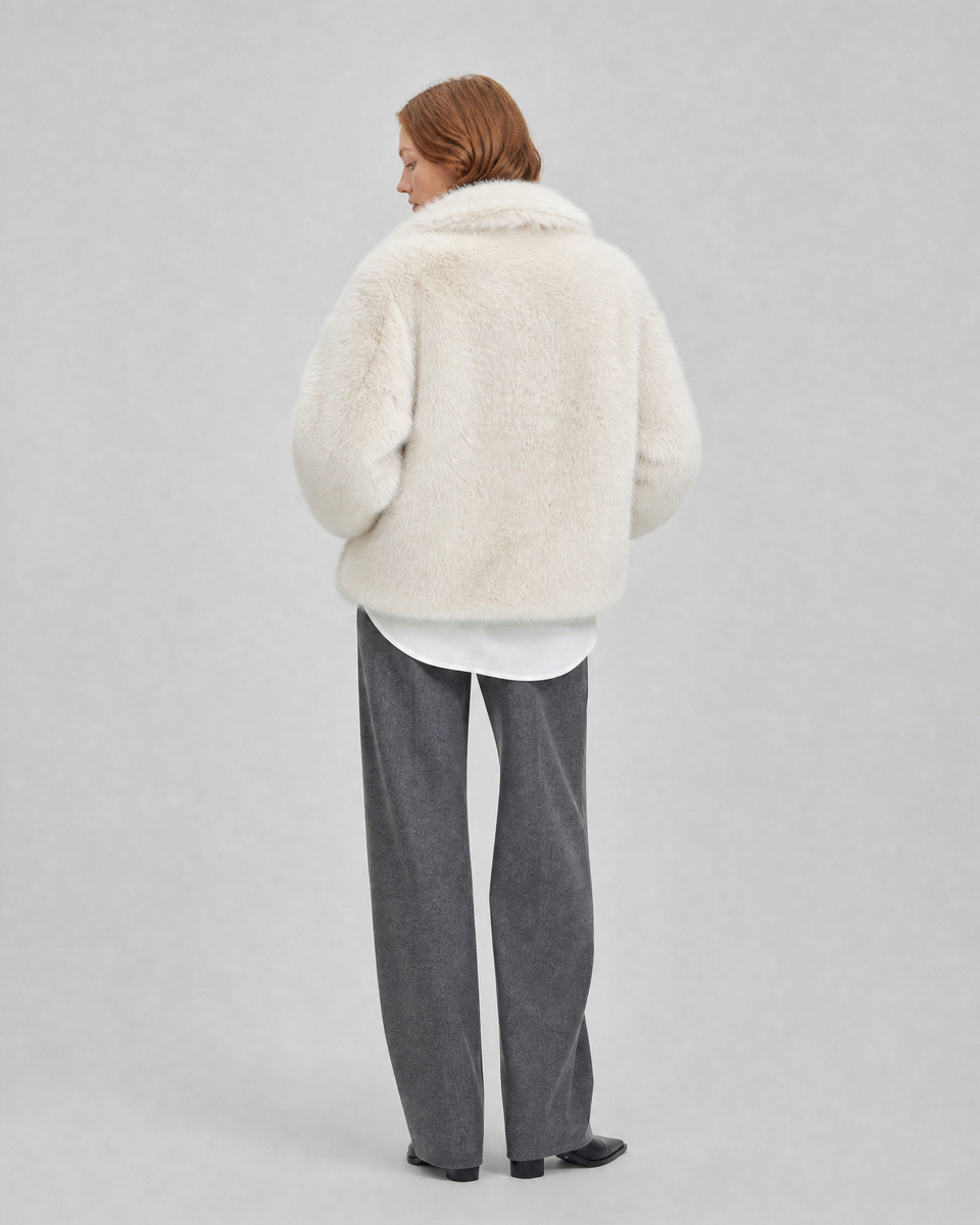 Manteau en fausse fourrure col montant ecru