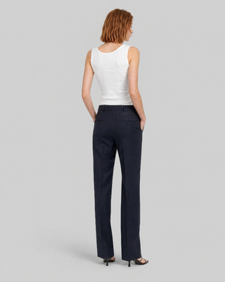 Pantalon de tailleur ajust&eacute; en laine marine
