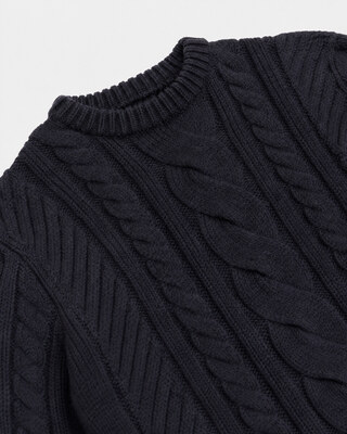 Pull col rond torsad&eacute; en laine marine