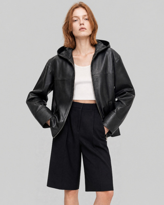Blouson en cuir &agrave; capuche noir