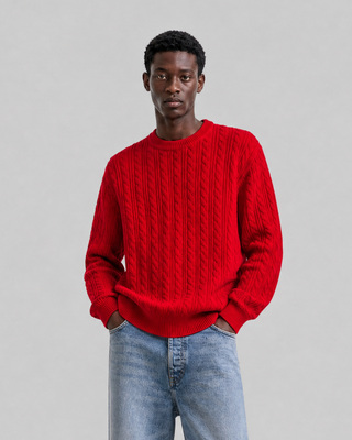 Pull col rond torsad&eacute; en laine rouge