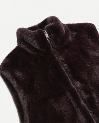 Blouson sans manches en fausse fourrure bordeaux
