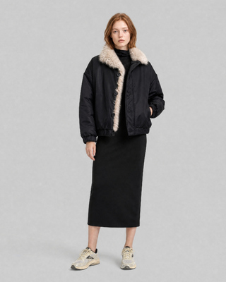 Manteau en fausse fourrure reversible beige et noir