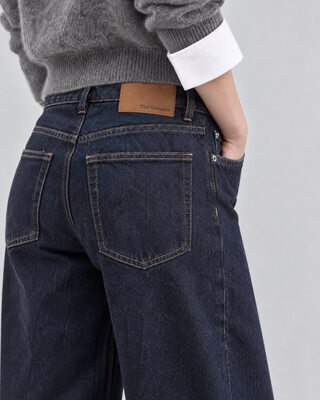 Jean barrel bleu fonc&eacute;