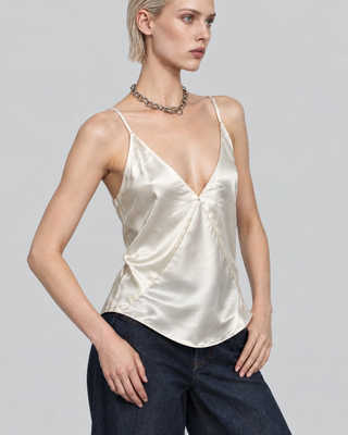 Top fines bretelles en satin ecru