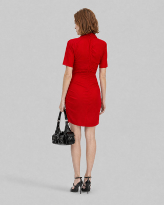 Robe courte drap&eacute;e rouge