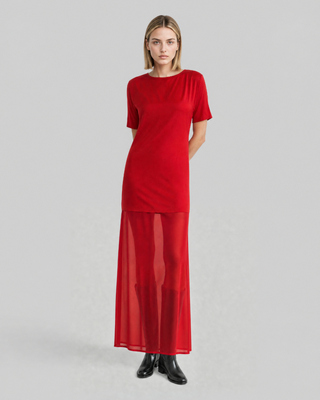 Robe longue en satin rouge