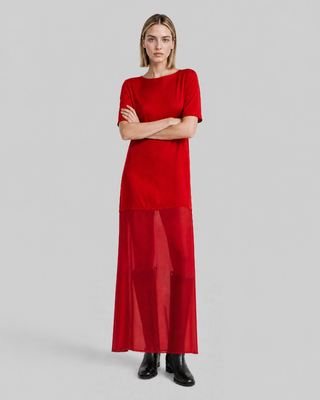 Robe longue en satin rouge