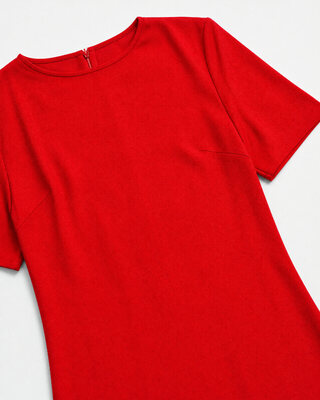Robe longue en satin rouge