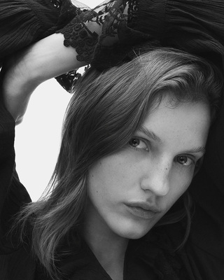Blouse avec guipure noire