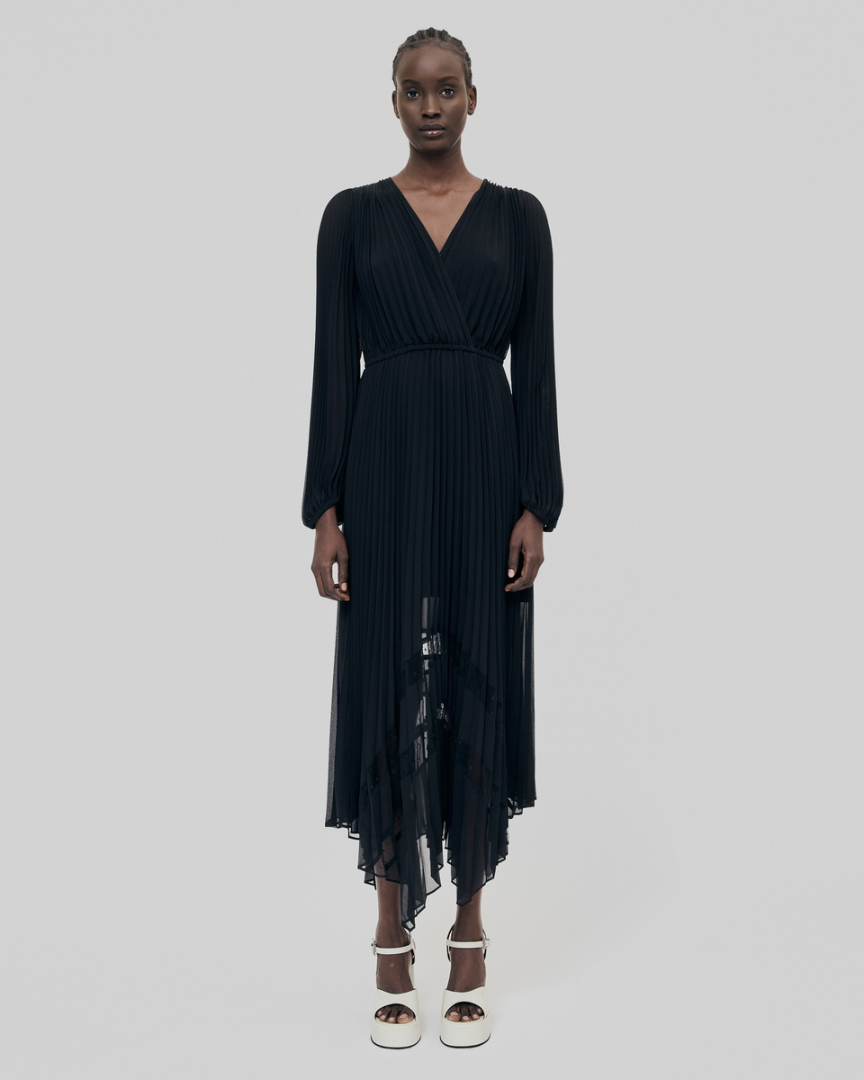 Robe longue plissée avec dentelle noire