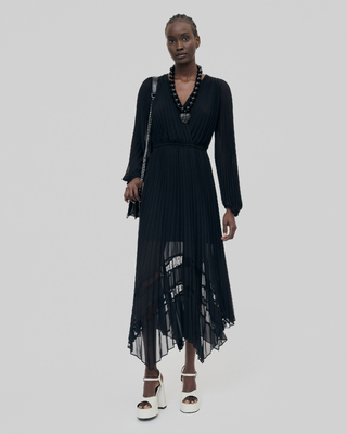 Robe longue plissée avec dentelle noire