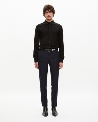 Chemise noire avec broderie