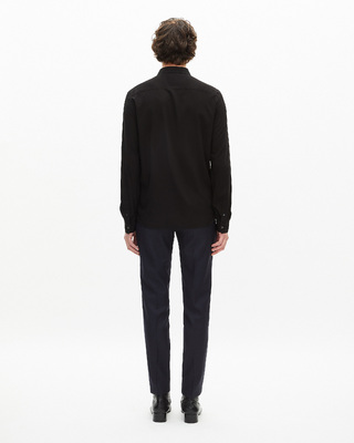 Chemise noire avec broderie