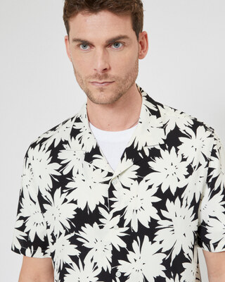 Chemise manches courtes imprimé fleuri noire