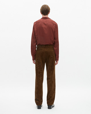 Pantalon de costume ajust&eacute; en velours c&ocirc;tel&eacute; marron