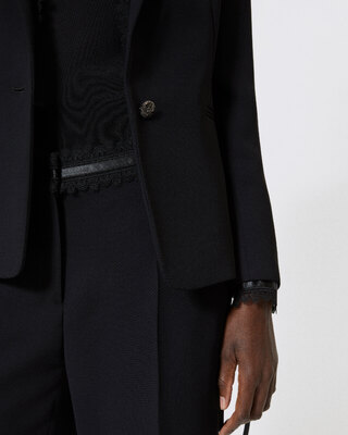 Veste tailleur avec bande dentelle noire