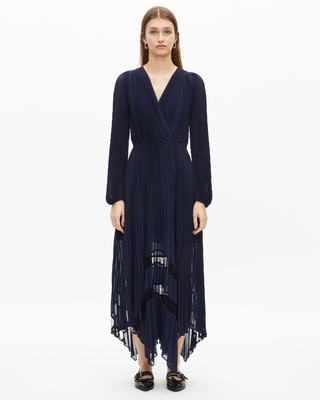 Robe longue plissée avec dentelle bleu marine