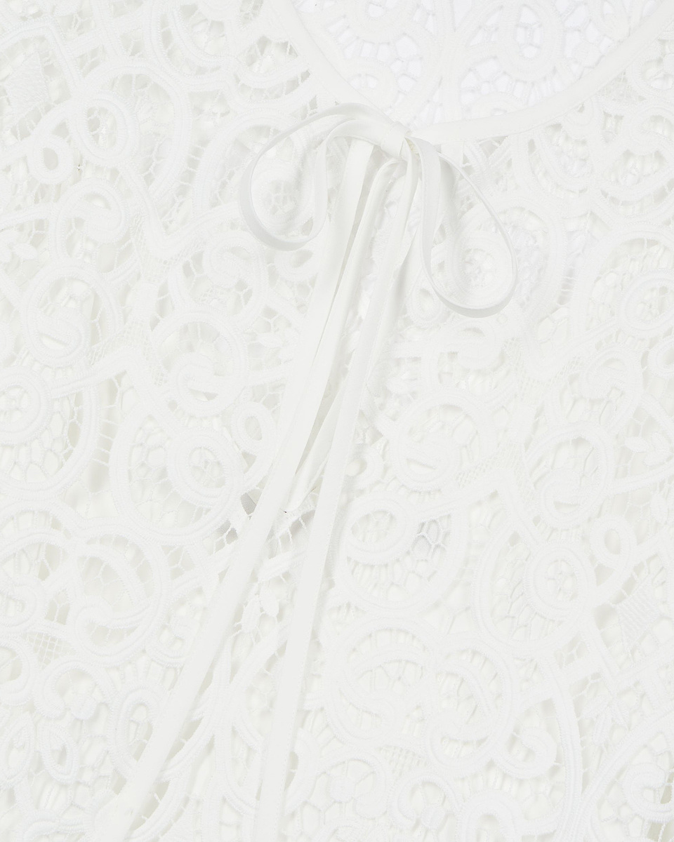 Robe courte en dentelle blanche