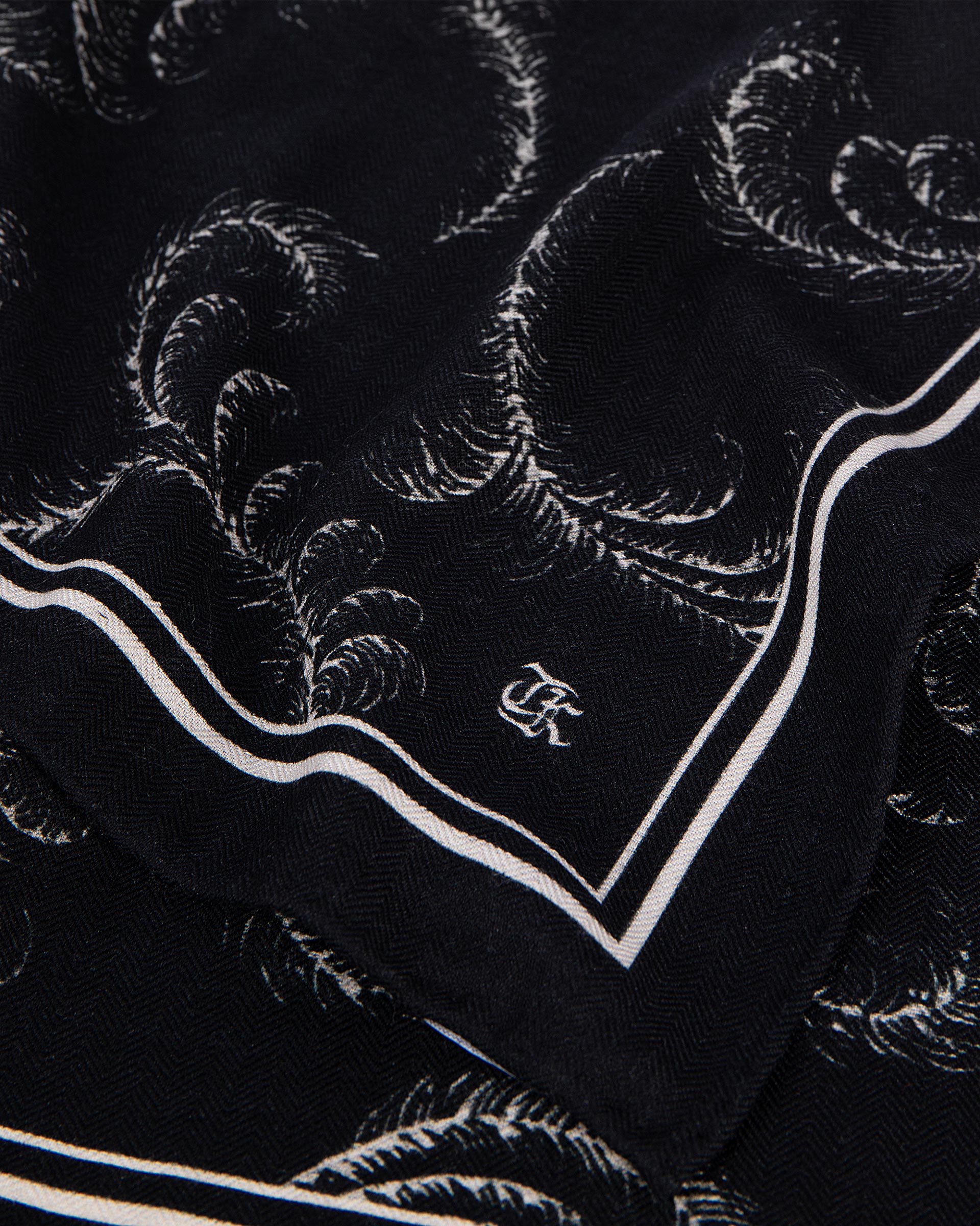 Foulard imprimé en laine et soie noir