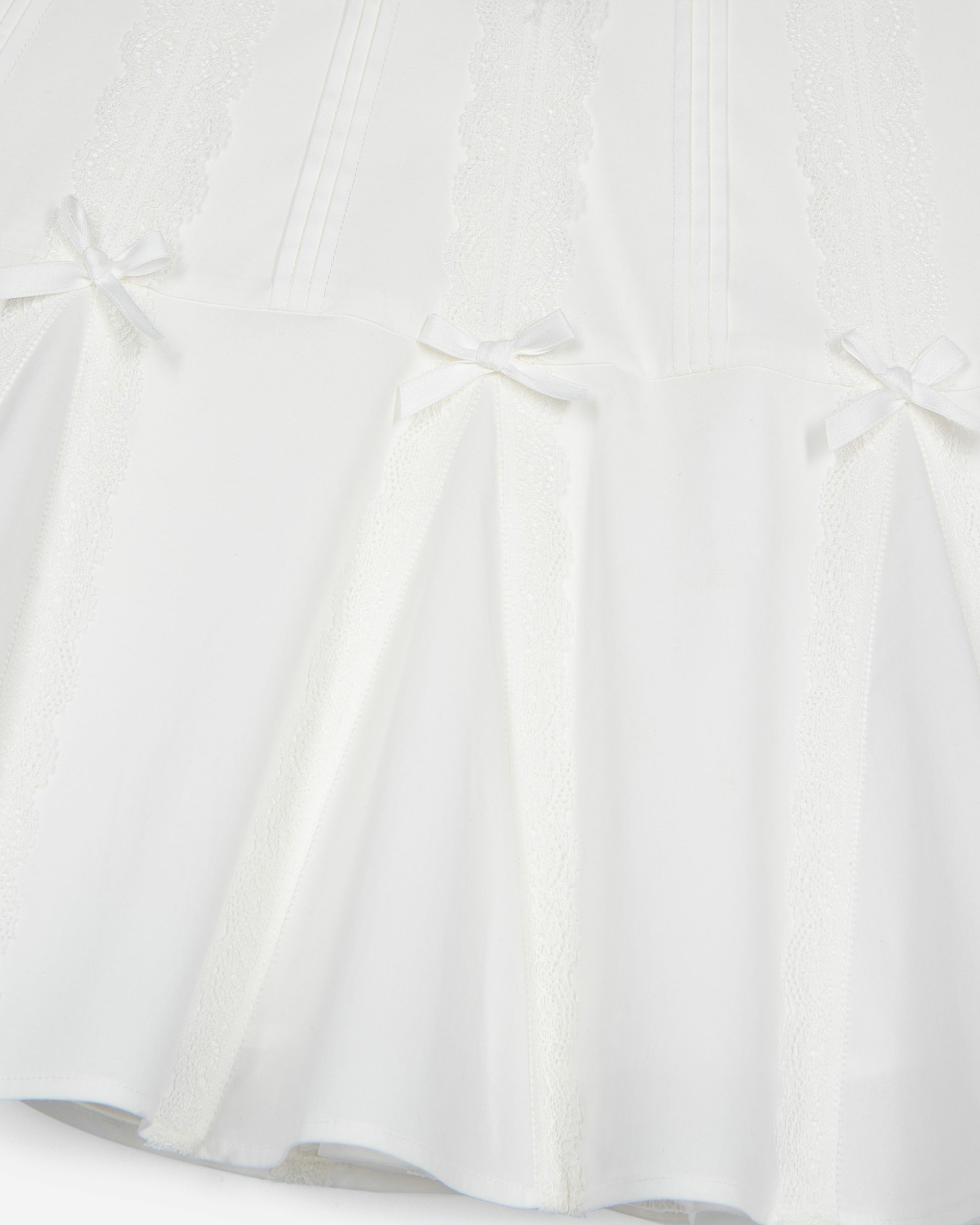 Short skirt with bow detail in ecru