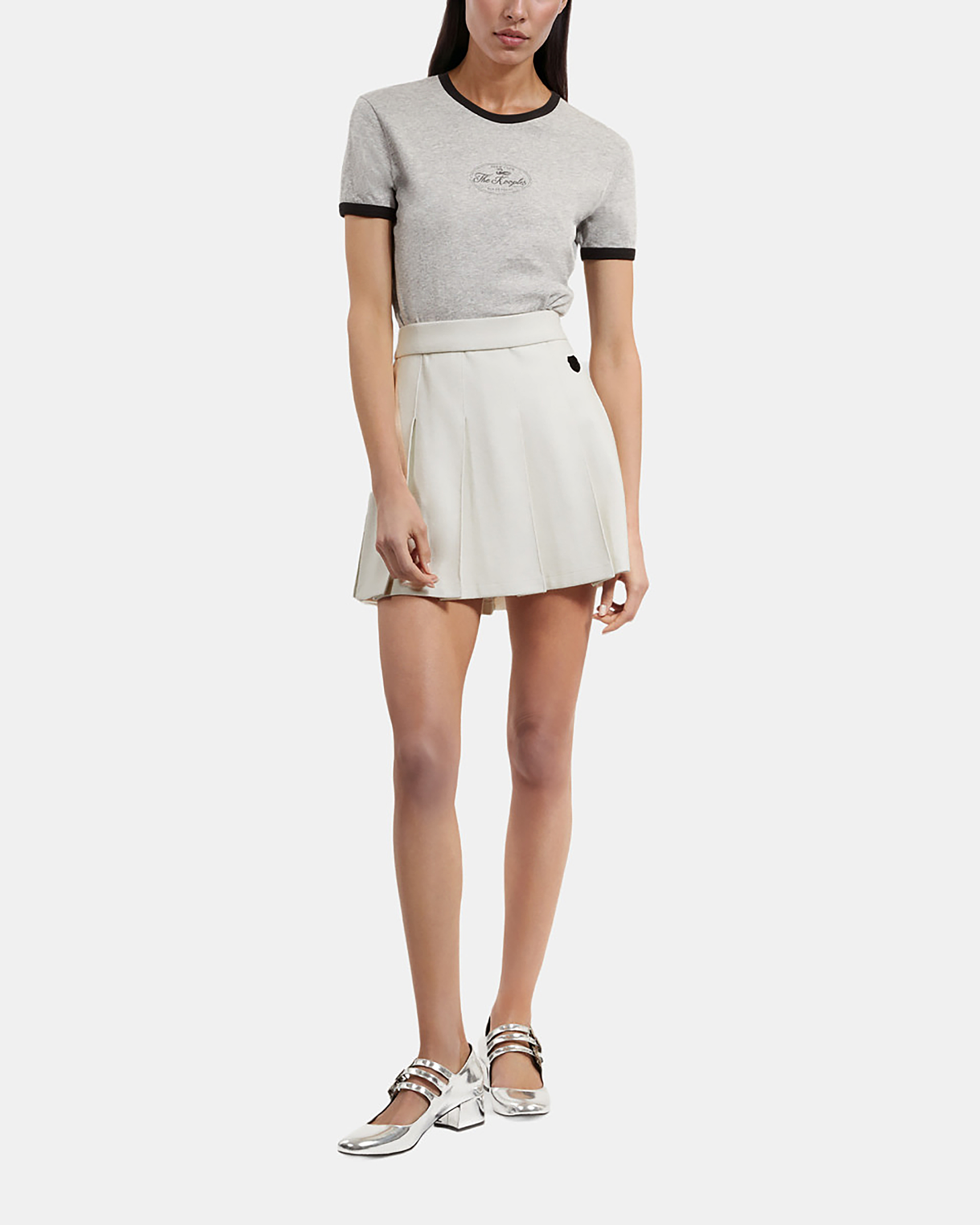 Short ecru pleated skirt