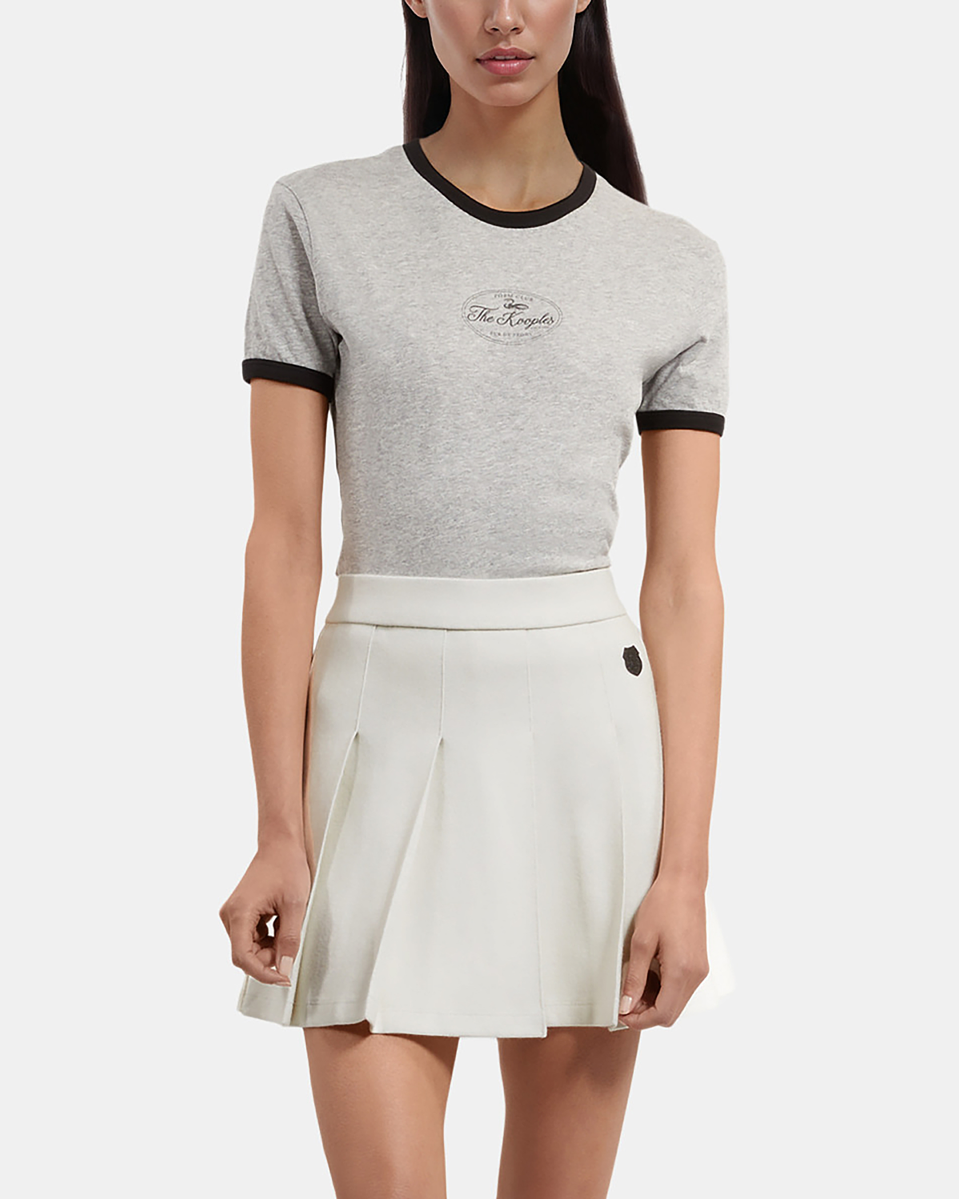 Short ecru pleated skirt