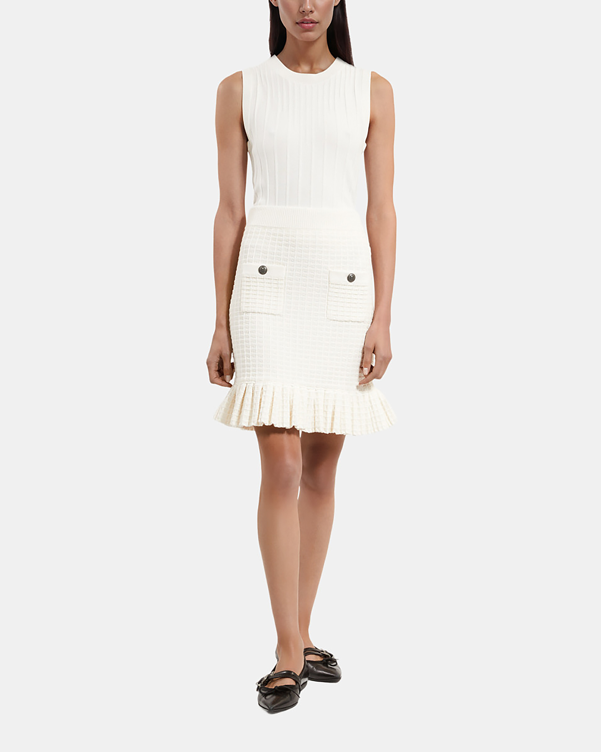 Short ecru knit skirt