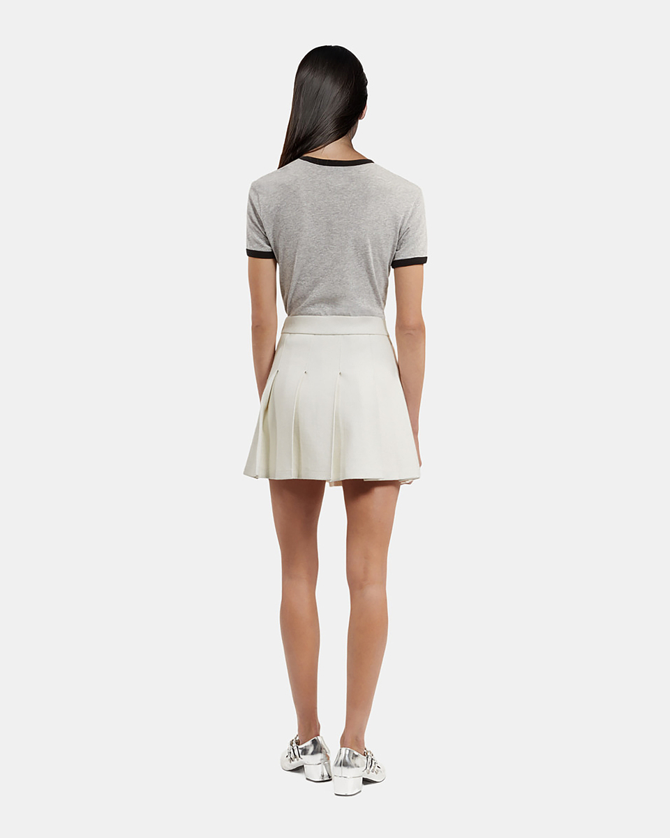 Short ecru pleated skirt