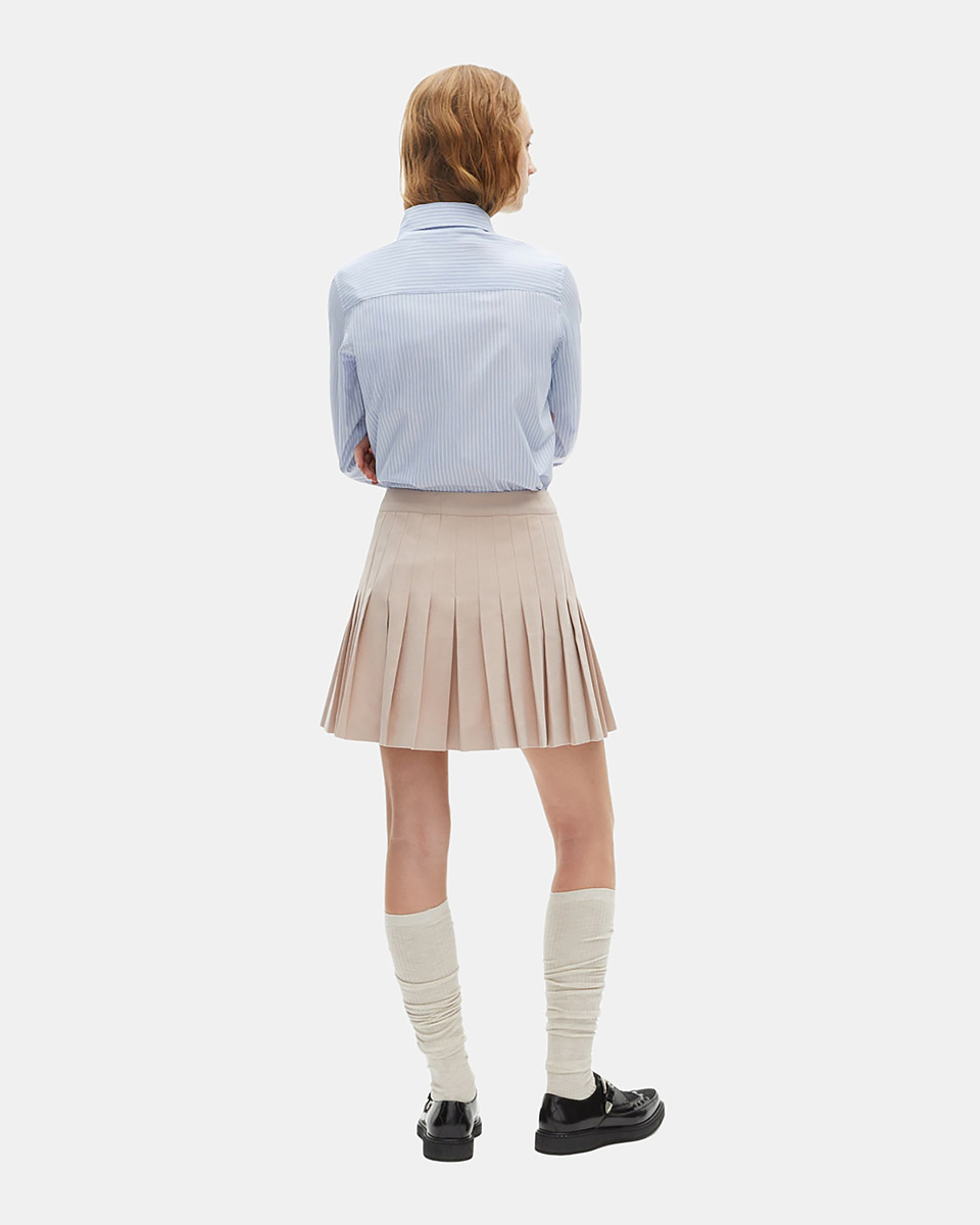Short pleated skirt in light pink