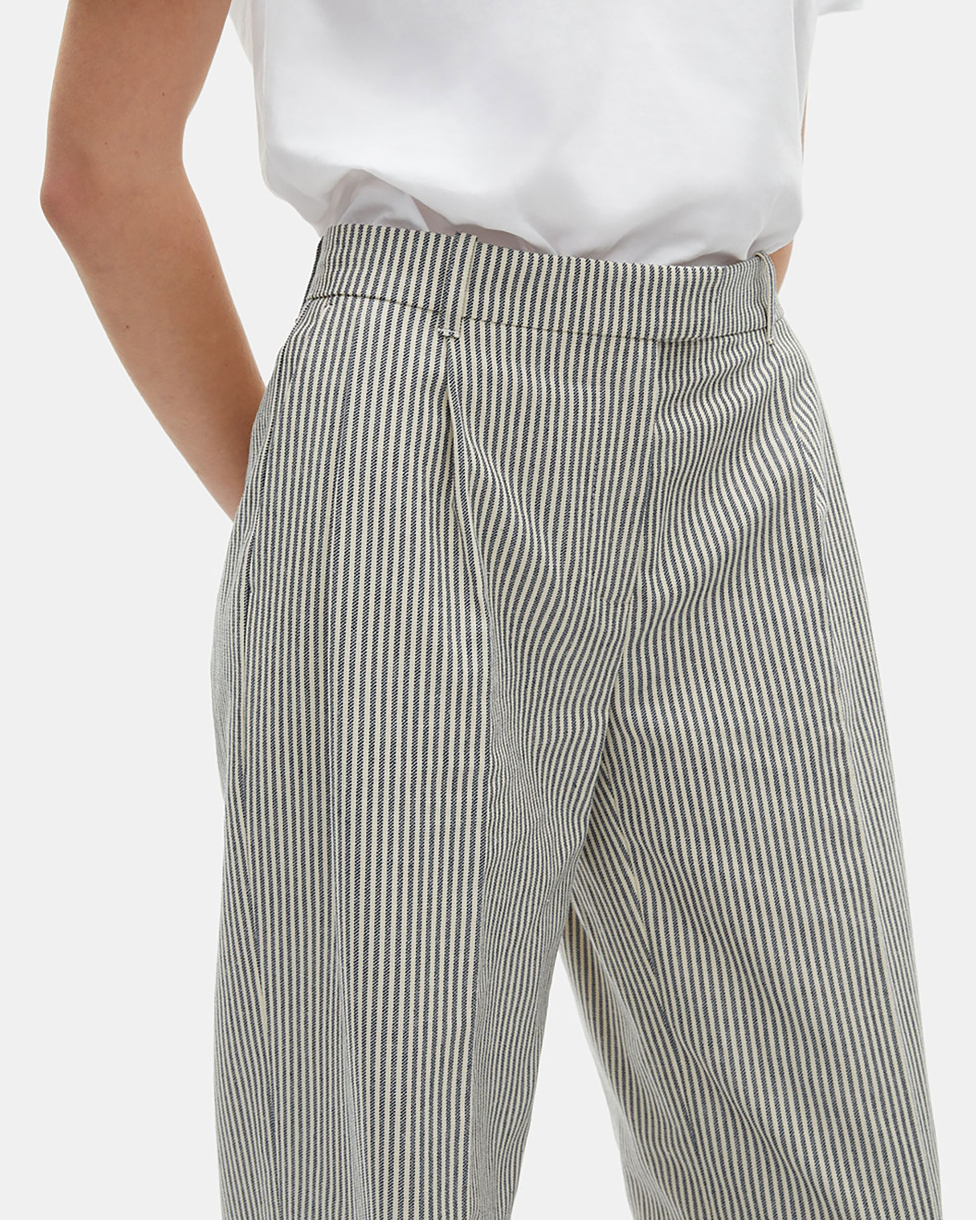 Loose-fitting striped pants in white cotton and linen