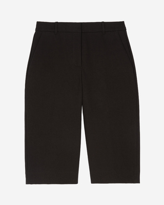 Black capri shorts