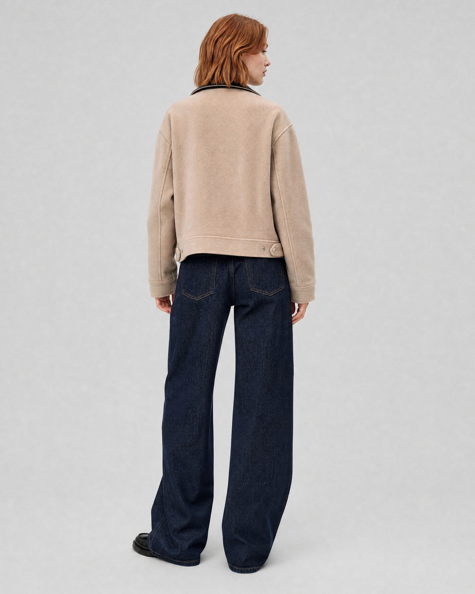 Reversible wool jacket with a beige leather collar