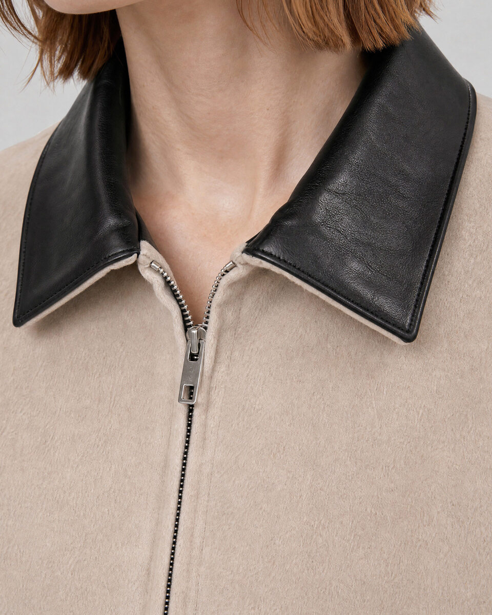 Reversible wool jacket with a beige leather collar