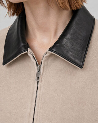 Reversible wool jacket with a beige leather collar