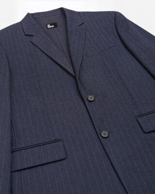Loose-fitting wool blazer with a fine navy stripe pattern