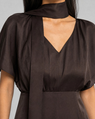 Brown satin maxi dress with a lavalli&egrave;re neckline