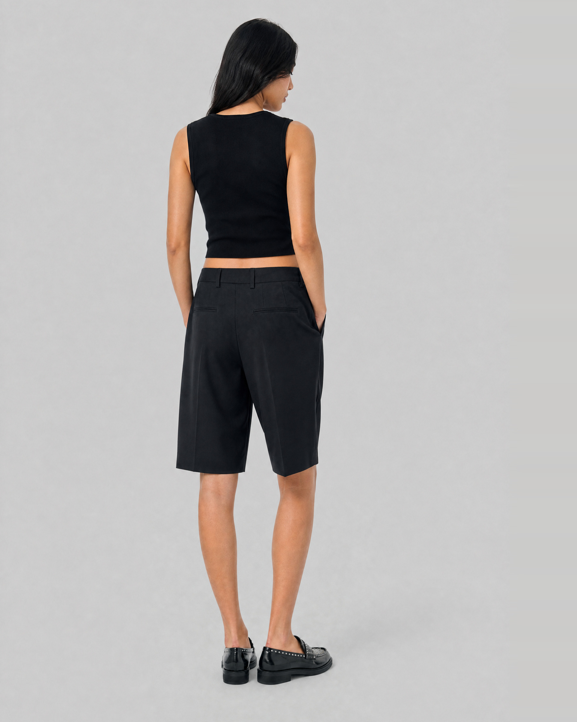Black sleeveless top made of a cotton blend