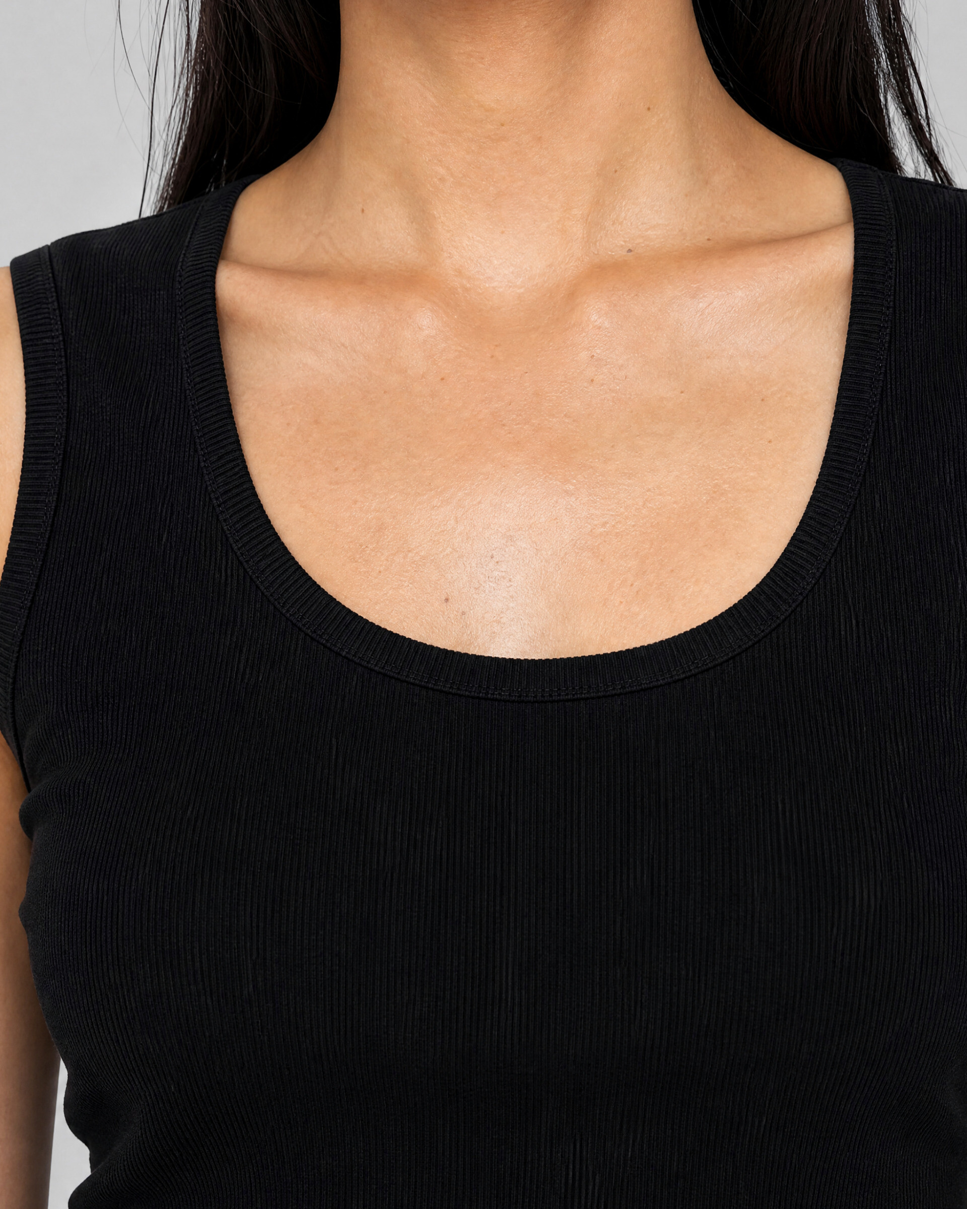 Black sleeveless top made of a cotton blend