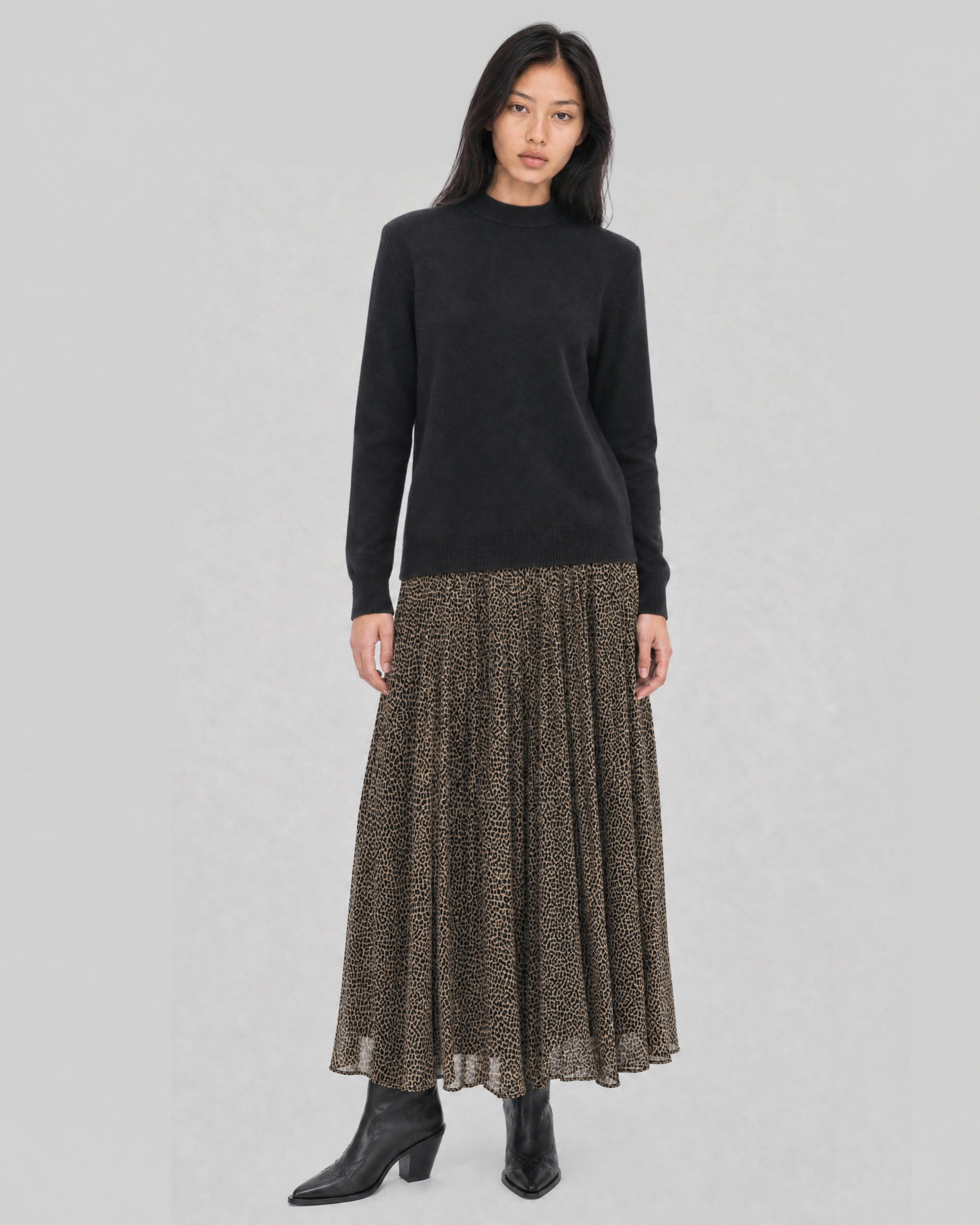 Black wool and cashmere sweater