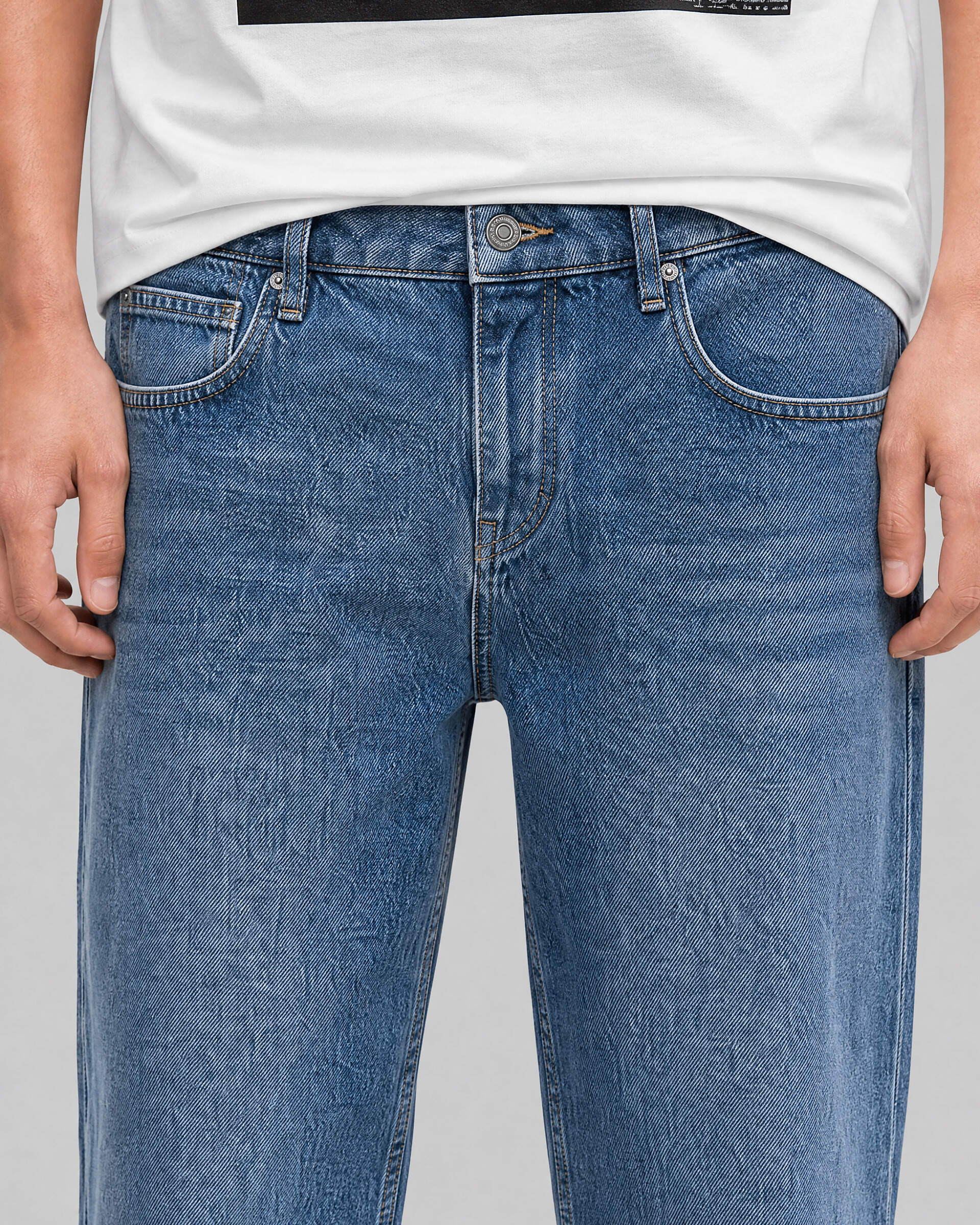 Straight-leg jeans in medium blue wash
