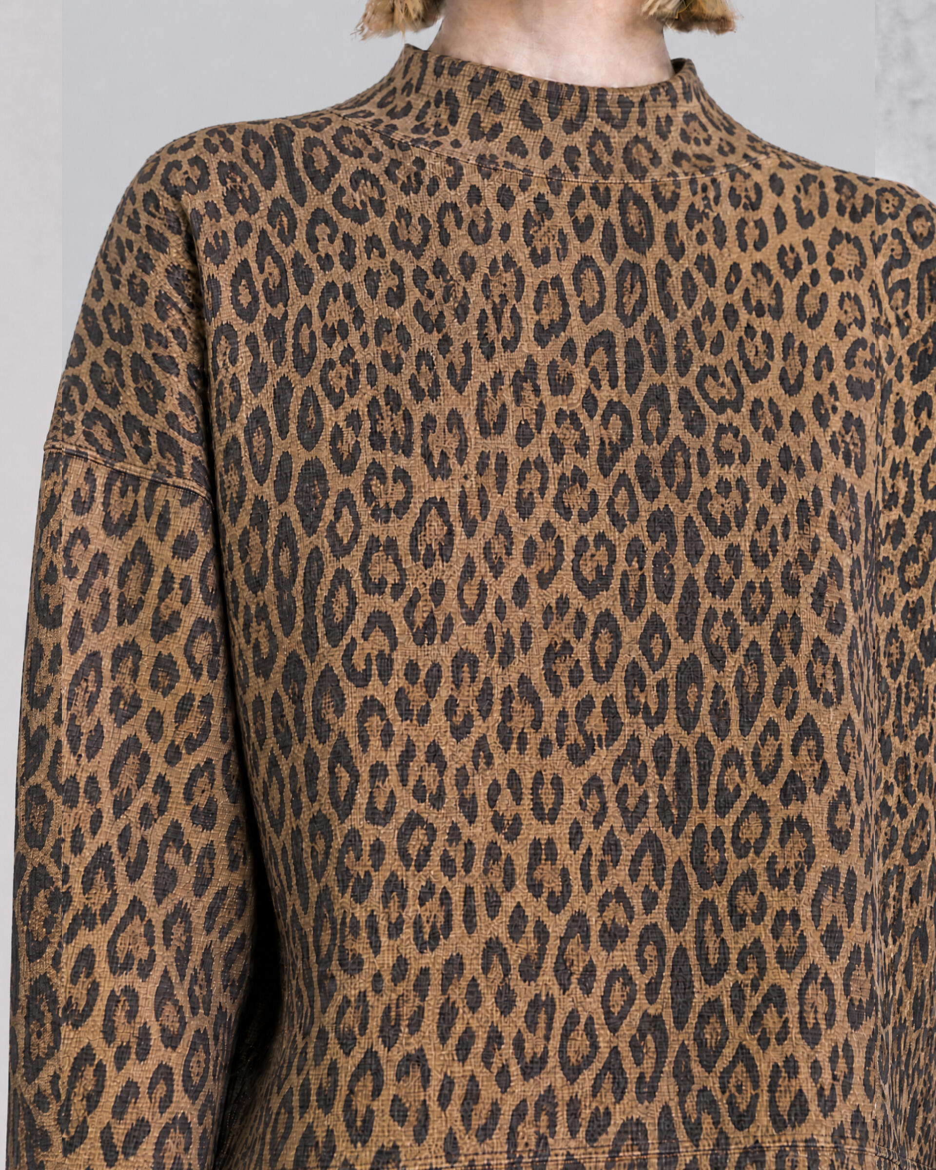 Leopard-print sweatshirt