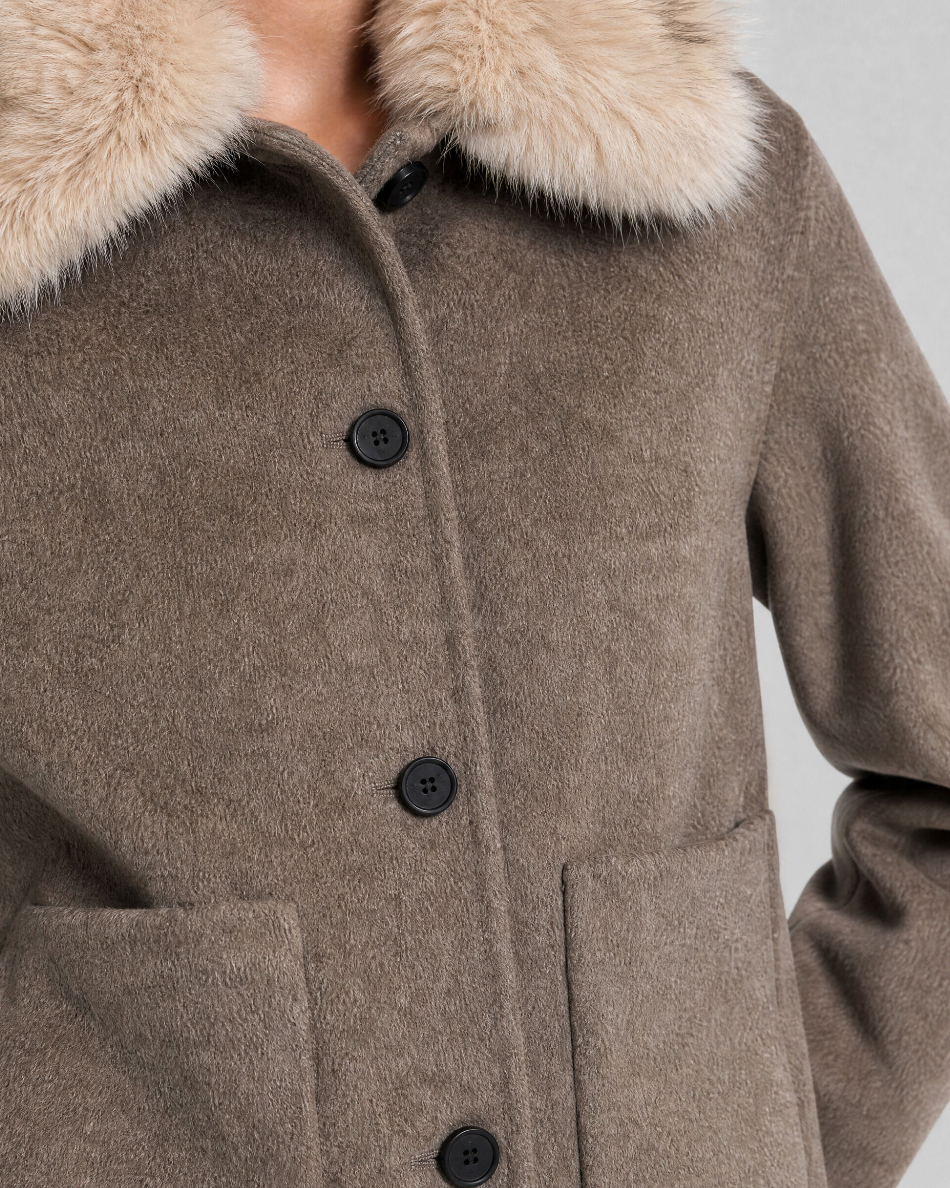 Blended wool coat with a beige faux fur collar